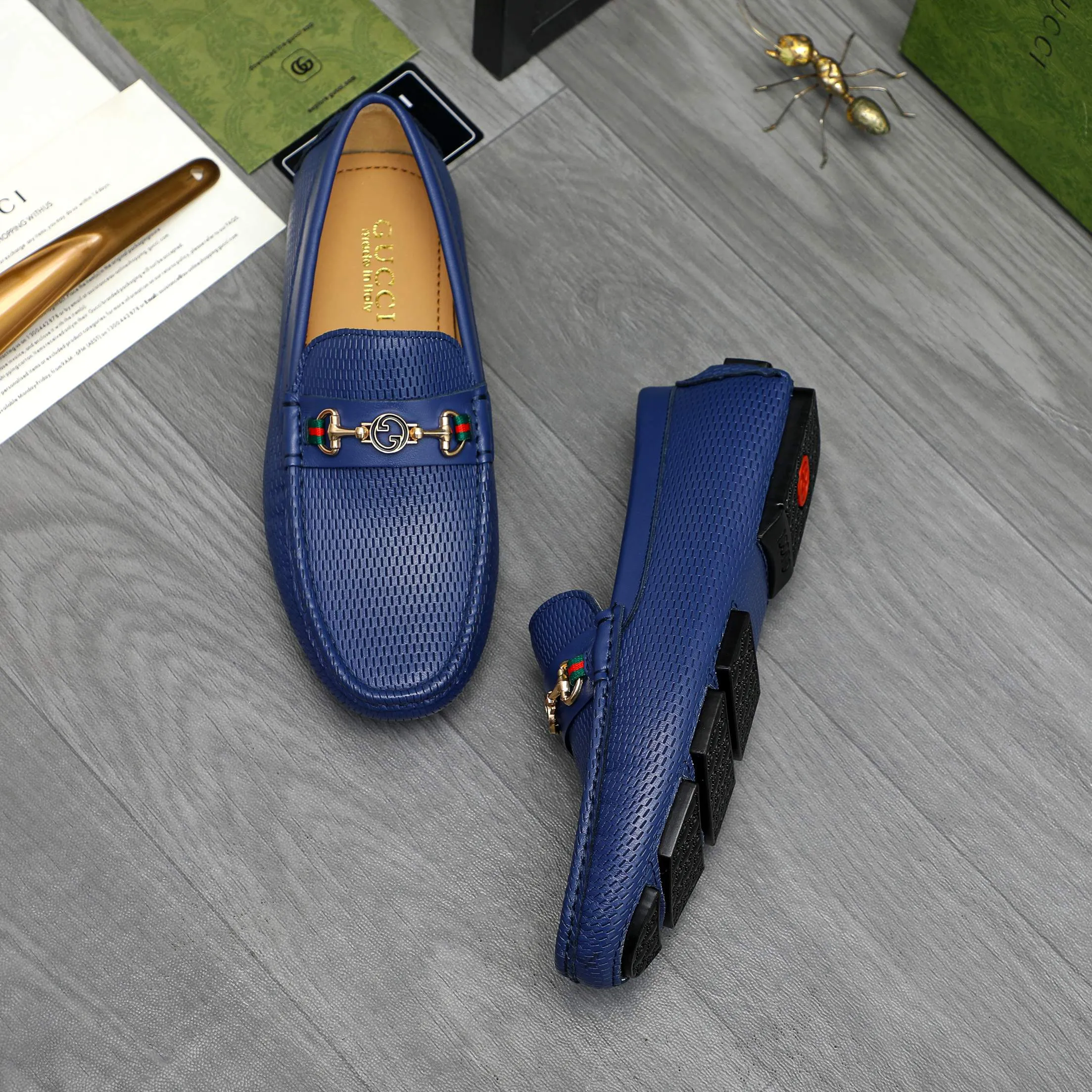 P420 Product trademark: GUCCI (Gucci) casual slip-on men's shoes Regular size: 38-44 Product materials: Selected hollow cowhide upper, sheepskin lining, original rubber outsole